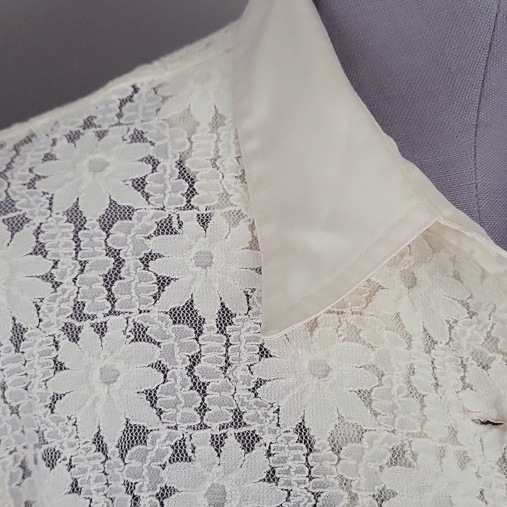 Vintage TuEllys Ivory Lace Shirt With Satin Collar And Ruffles. - Picture 9 of 11